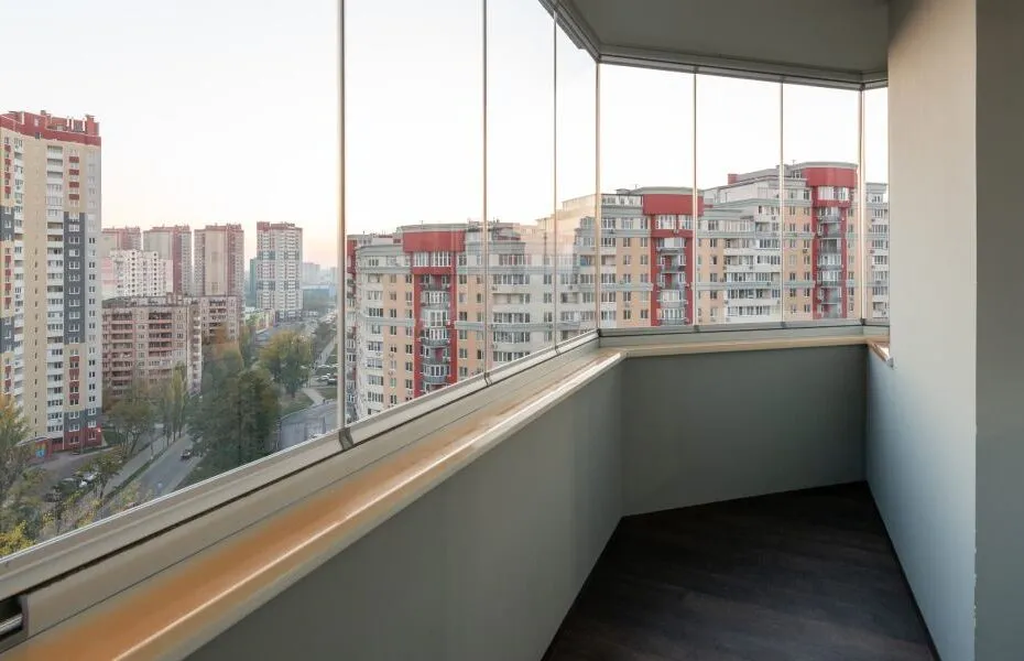 Отделка балкона