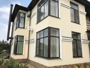 Uglovye-okna-v-stroitelstve-chastnogo-doma