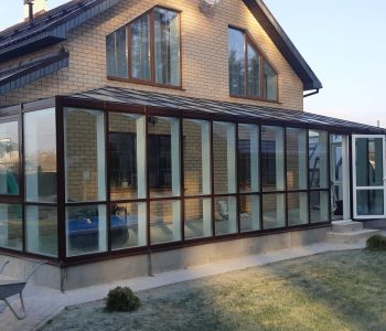 1685655539_idei-club-p-myagkoe-osteklenie-terrasi-zagorodnogo-dom-66