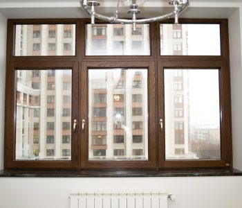 dubovye-okna-v-triumf-palase-derevo-alyuminievye-okna-maksim-timofeev-verde-art-glassing-img~f9e10ab806e2f85d_9-5539-1-f163ba5