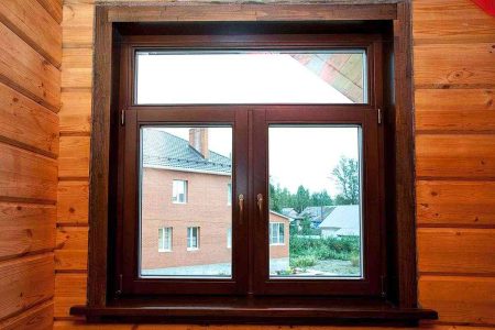 nedorogoe-okno-iz-dereva